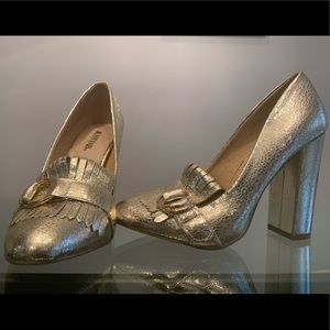 Oxford style, gold pumps.